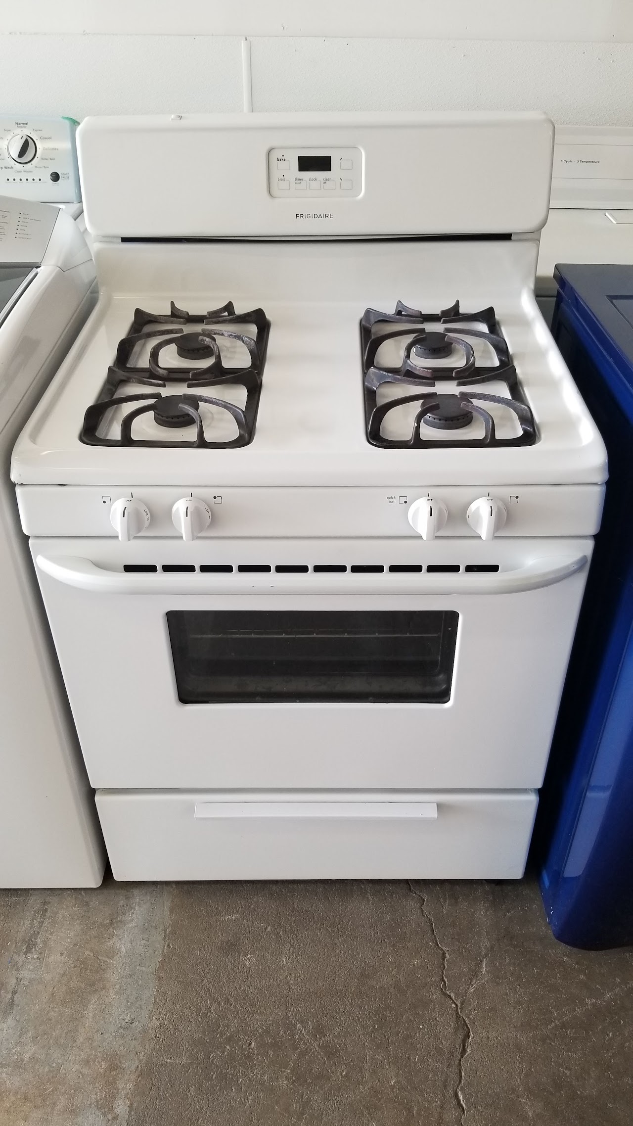 Inside Cruz Appliances & Parts Company LLC in Columbus