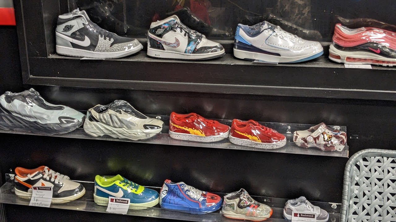Inside Cut Kraze Barbershop Columbus in Columbus