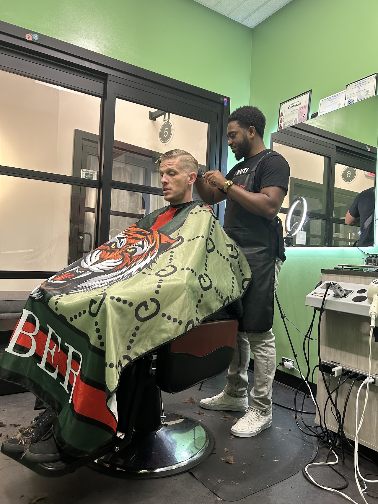 Men's Fade Haircuts service photo