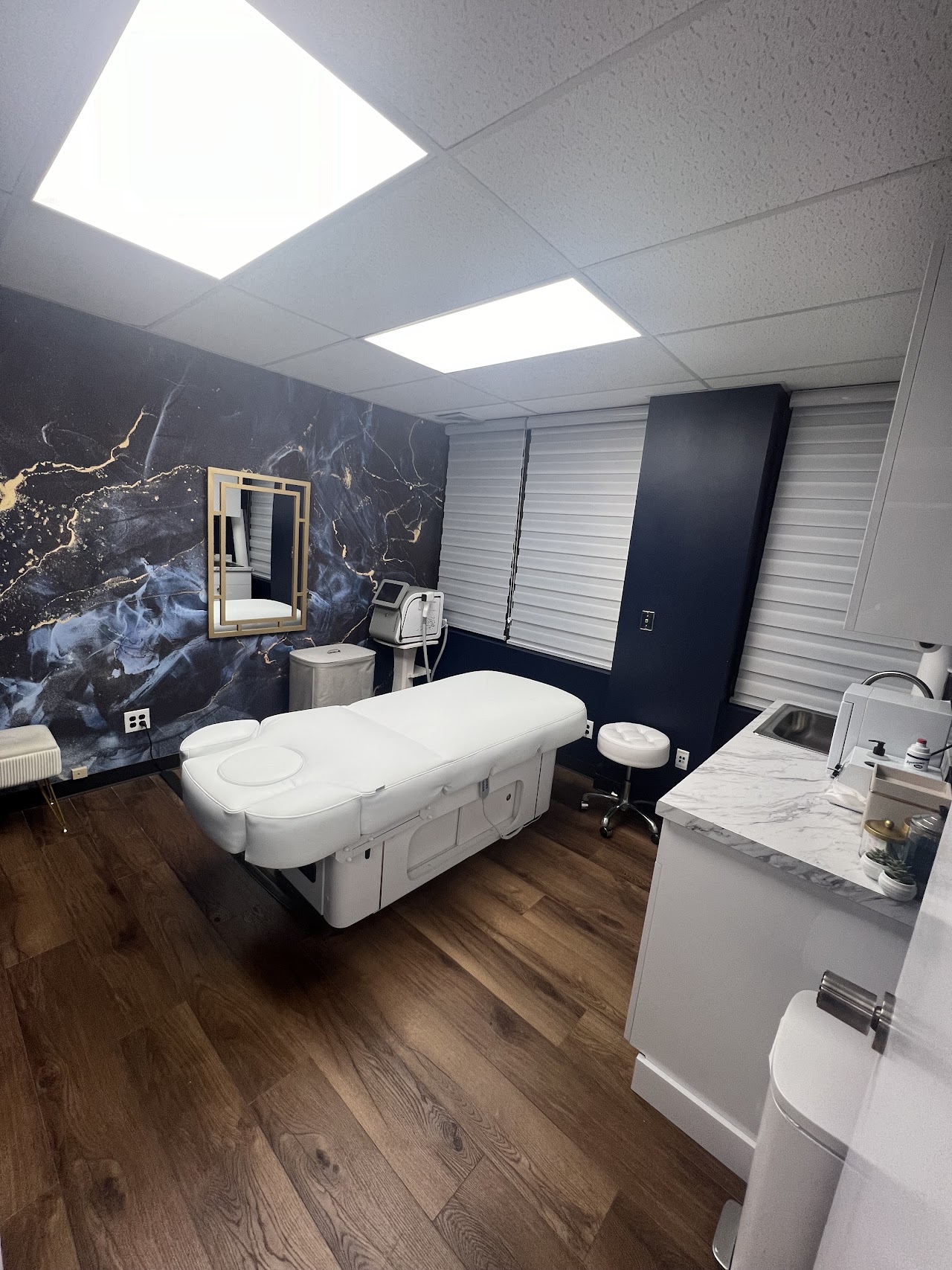 Facial and Neck Lymphatic Treatment service photo